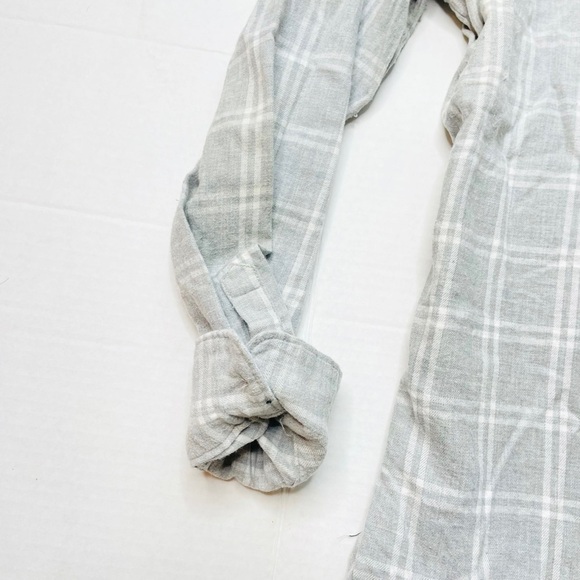 Old Navy The Classic Relaxed Gray Plaid Flannel Long Sleeve Button Up Shirt M - Picture 6 of 14